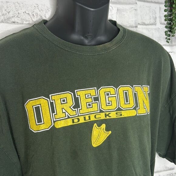 Oregon Ducks Football Tee Tshirt Shirt Size 2XL 2X - Picture 2 of 4